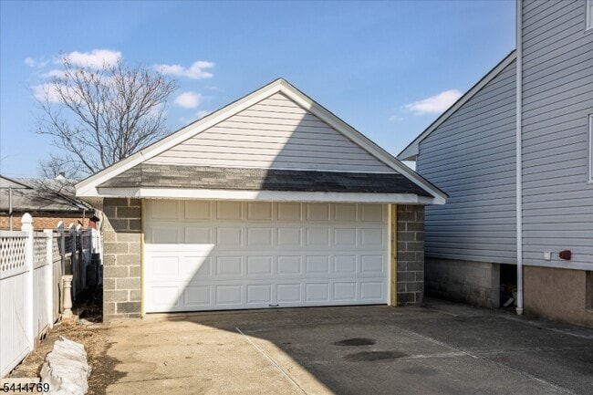 Building Photo - 182 Pierre Ave