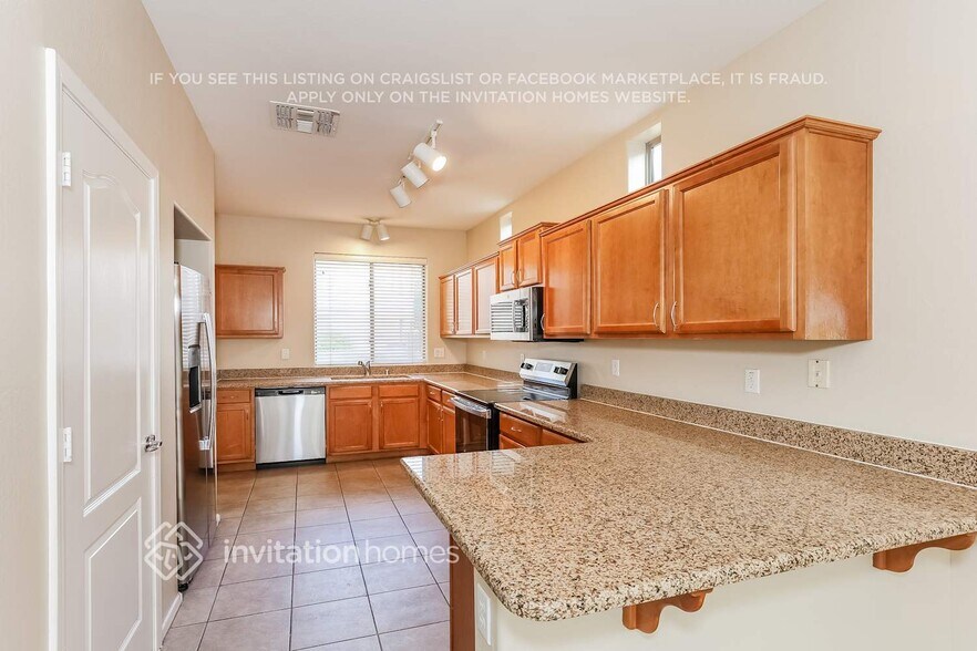 Building Photo - 881 E Stottler Dr