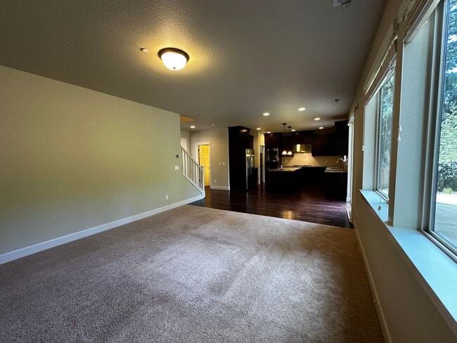 Building Photo - Beautiful 4-Bedroom Home in the Hills of W...