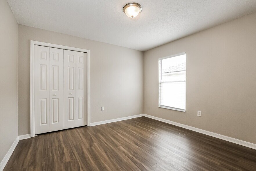 Building Photo - 7134 Summit Dr