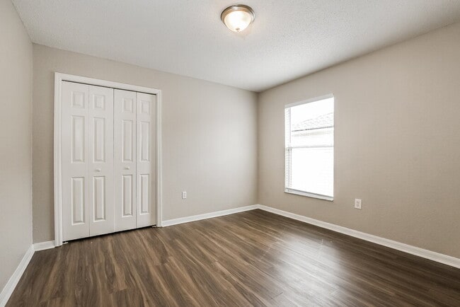 Building Photo - 7134 Summit Dr