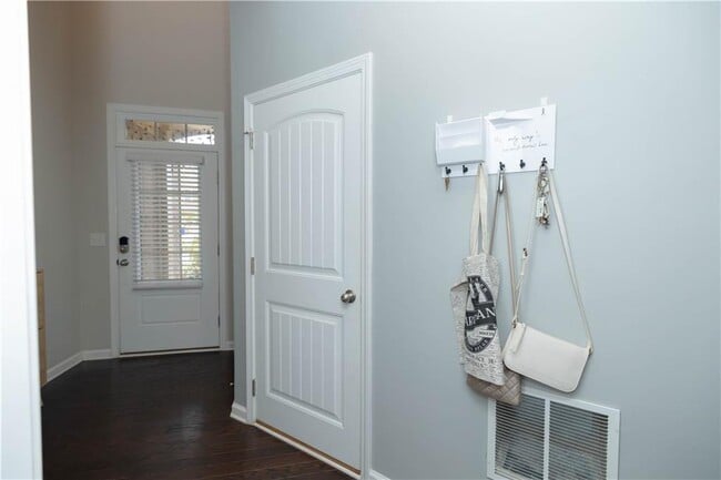 Building Photo - 7245 Heritage Oak Ct