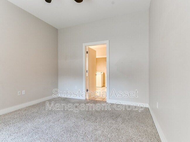 Building Photo - 444 N Central Ave