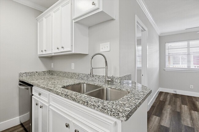 Building Photo - 3618 Garrott St