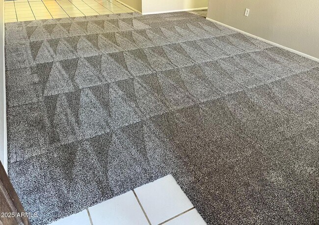 Building Photo - 1927 E Hampton Ave