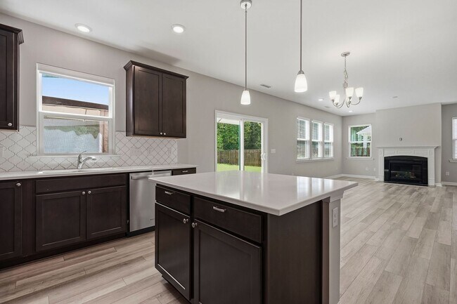 Building Photo - 313 Summer Ranch Dr