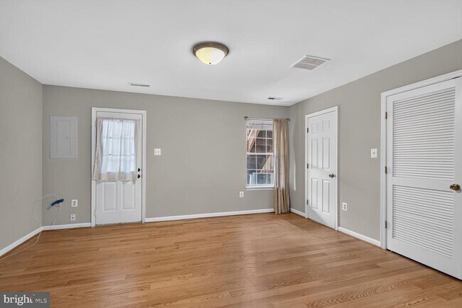 Building Photo - 2432 Clover Field Cir