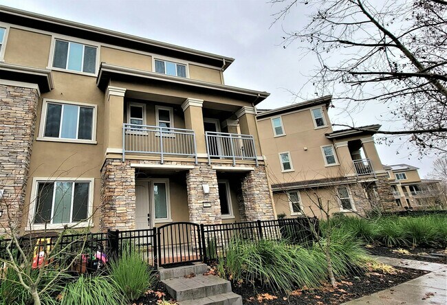 Building Photo - 5967 Raleigh Rd