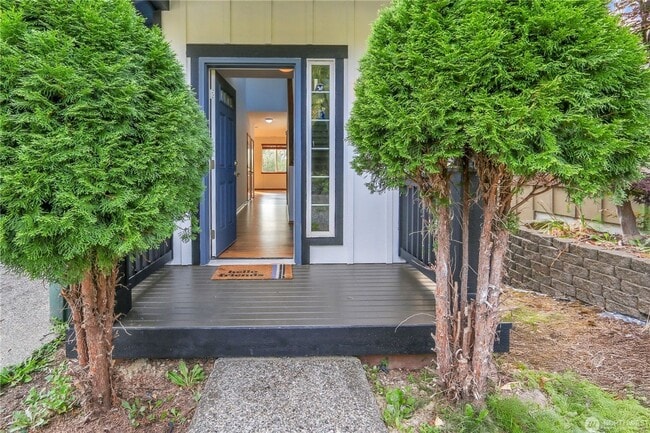 Building Photo - 302 Ave. -