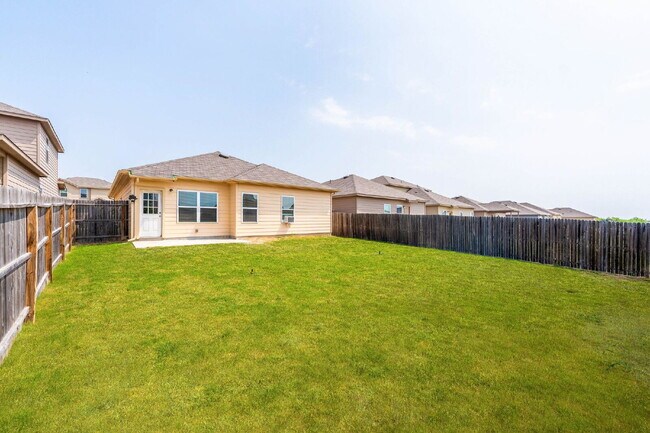Building Photo - Comfortable Living in Converse – 3 Bedroom...