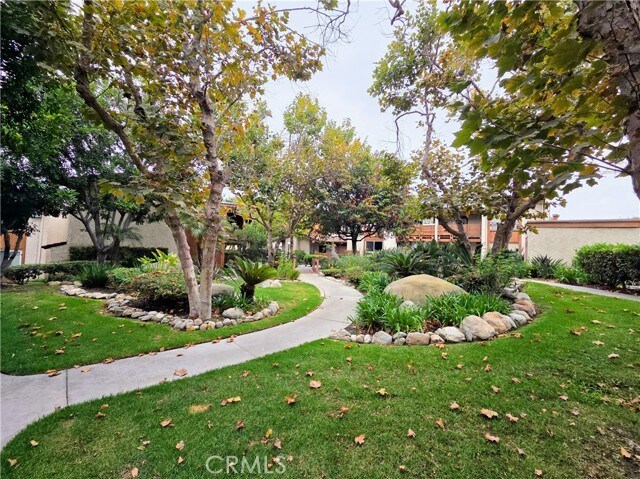 Building Photo - 3701 Country Club Dr