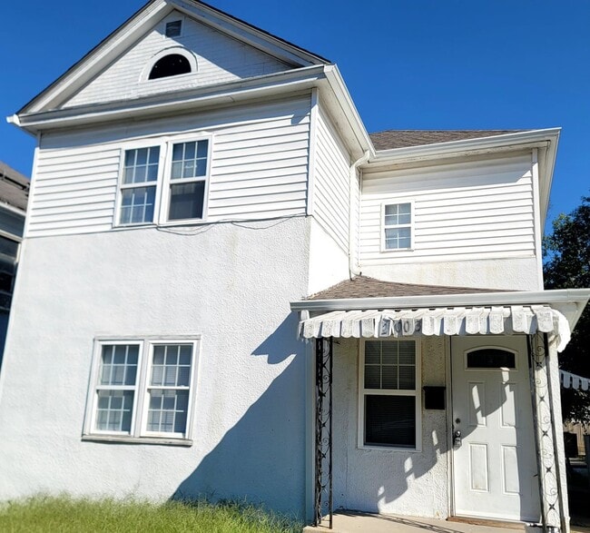 Primary Photo - Newly listed and renovated 4 bed 2 bathroo...
