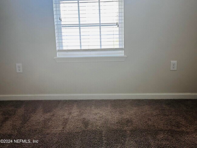 Building Photo - 6801 Roundleaf Dr