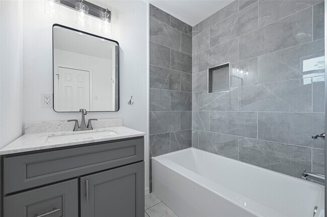 Building Photo - 5718 Eskridge St