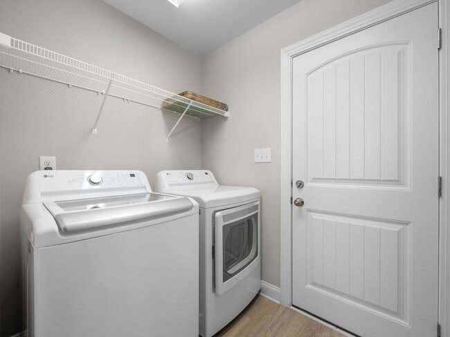 Building Photo - Modern Beaufort Townhome available for Long Term Rental