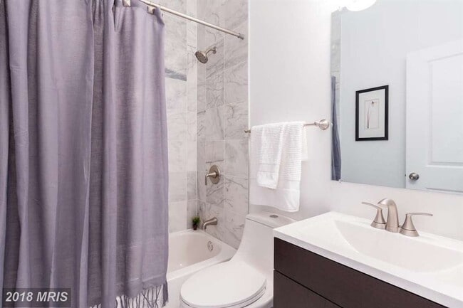 Building Photo - H Street Prime with 1/2 off the first month's rent!