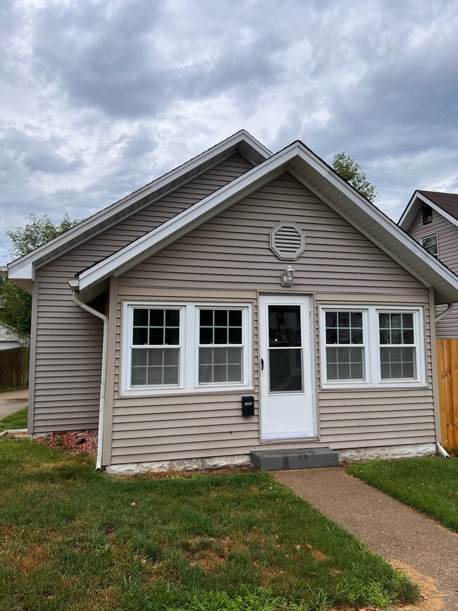 Primary Photo - 1409 S 4th St