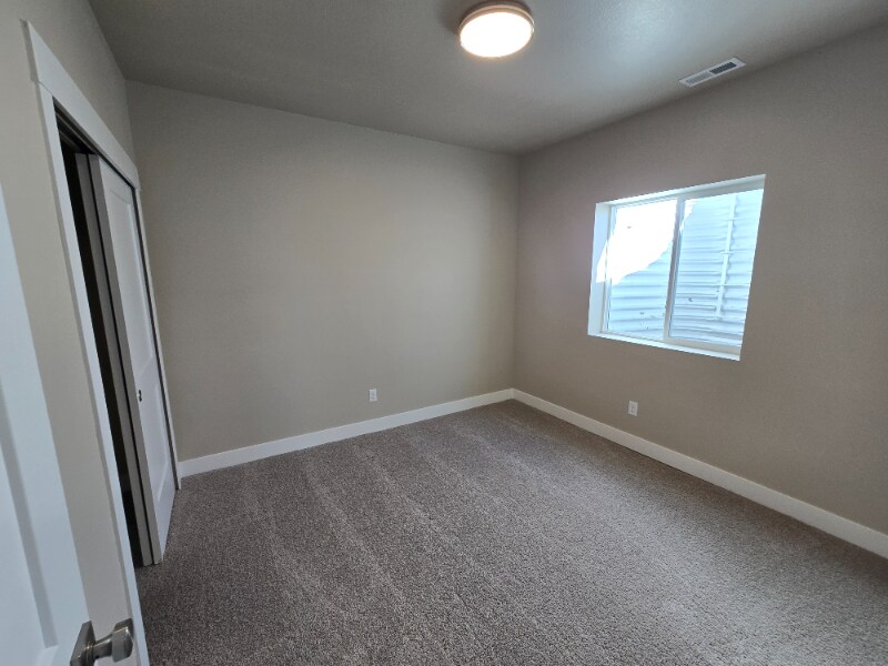 Building Photo - 9404 Roseate Vw