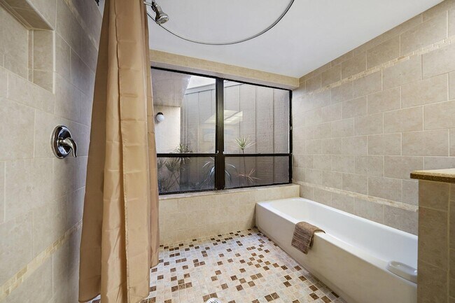 Building Photo - 1605 S US Hwy 1