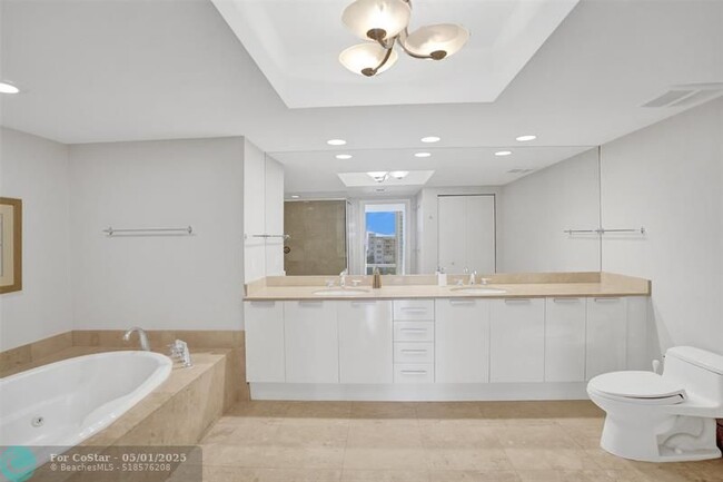 Building Photo - 715 Bayshore Dr