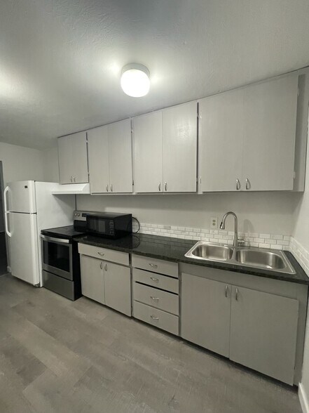 Kitchen - 1790 N 550 W