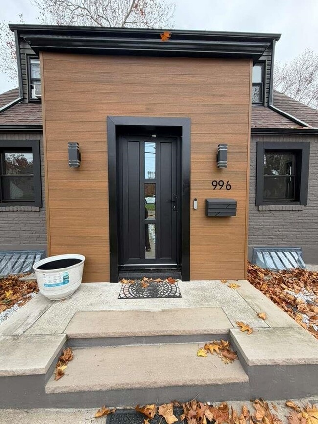 Building Photo - 996 Palisade Ave