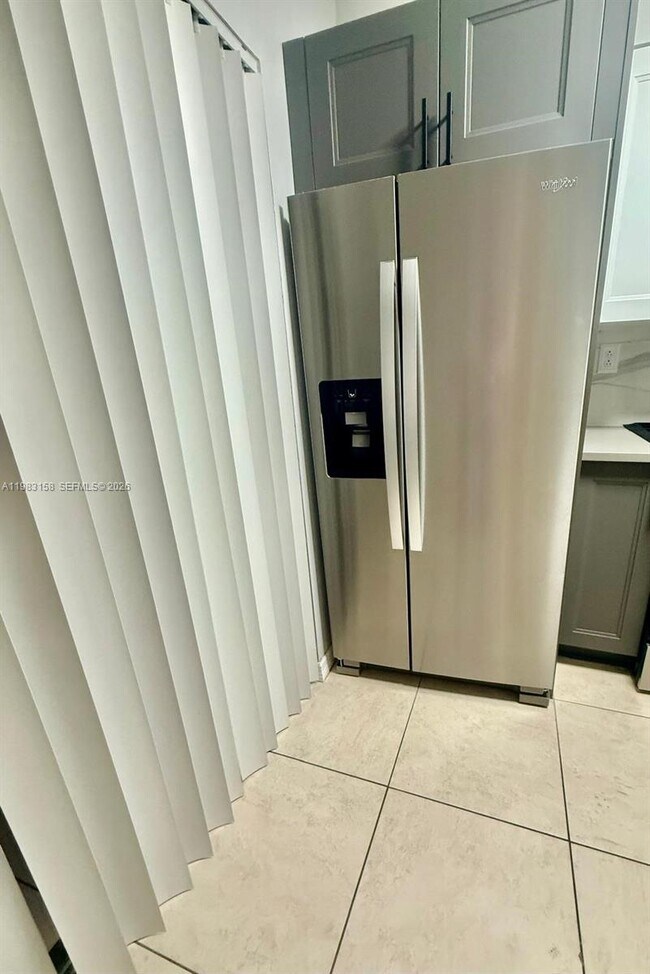 Building Photo - 1340 W 41st St