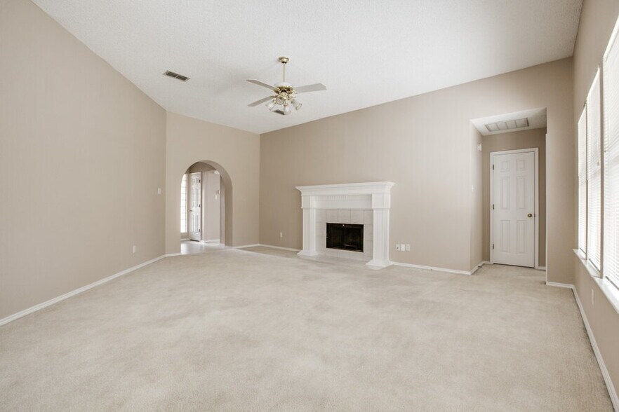 Building Photo - 7625 Mahonia Dr