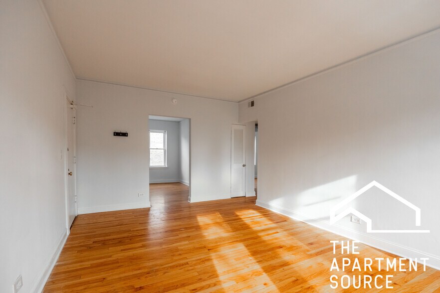 Building Photo - 2004 W Jarvis Ave