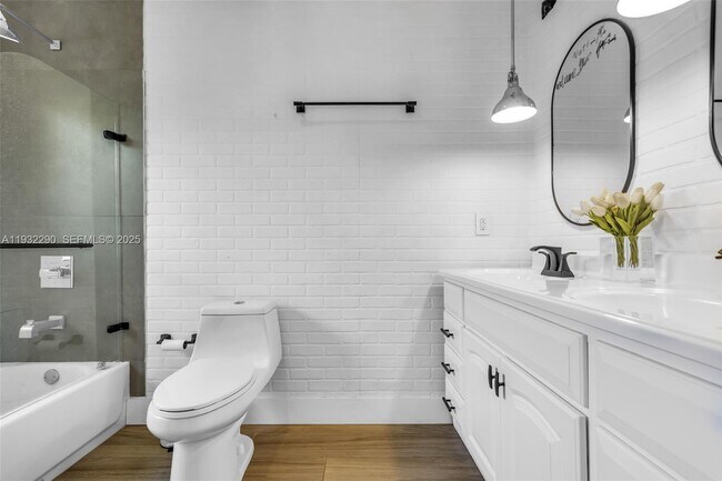 Building Photo - 653 Glenridge Rd