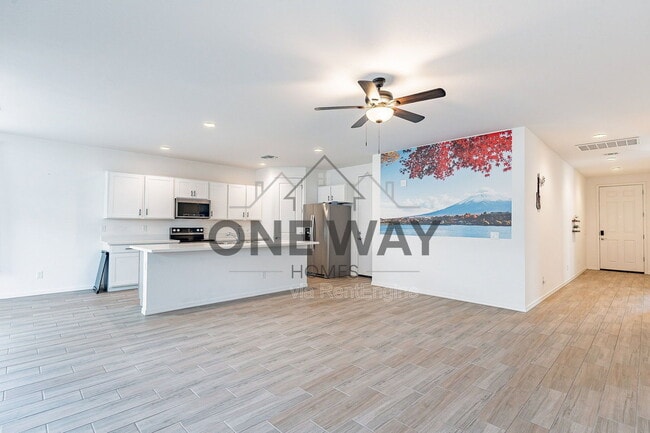 Building Photo - 9258 E Static Ave