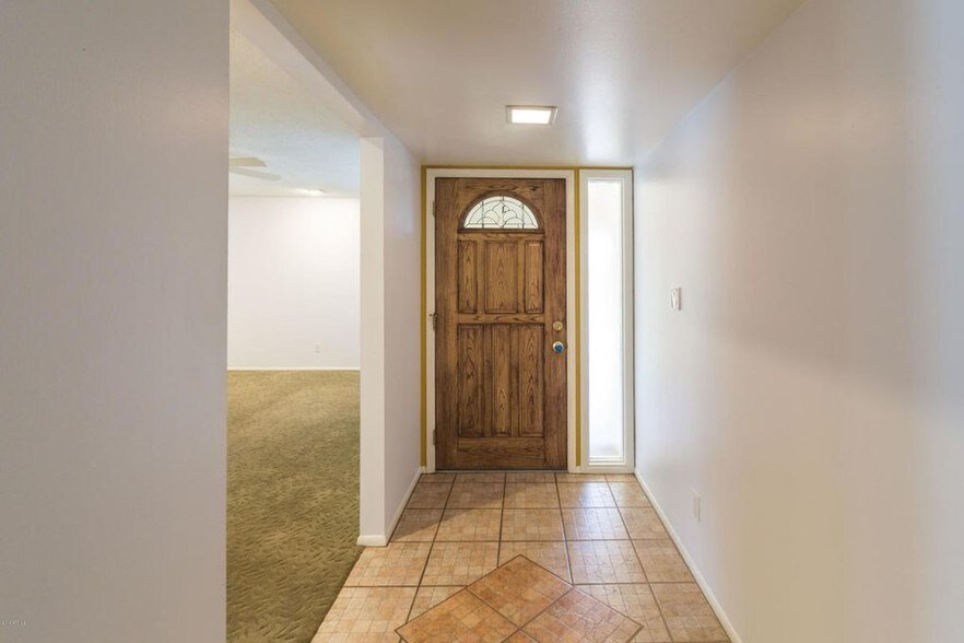 Building Photo - 1113 E Balboa Dr