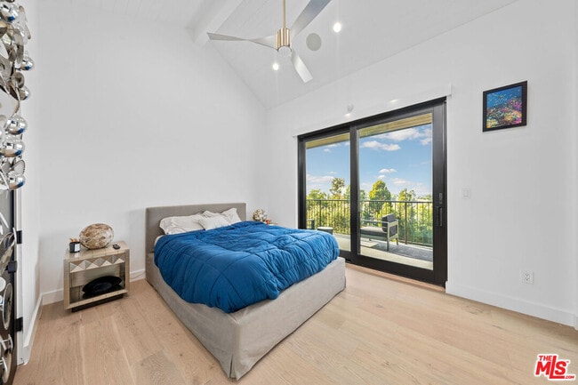 Building Photo - 3140 Coldwater Canyon Ave