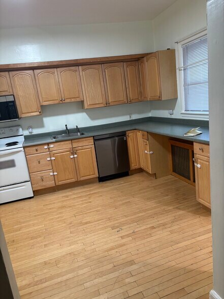 Building Photo - 103 Essex St