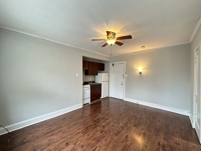 Building Photo - 4333 N Damen Ave