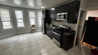 Building Photo - 3147-3149 Washington St. Unit 2