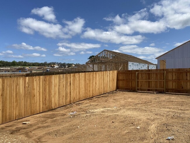 Building Photo - 4 BR /2 BA - 1667 SF Home in Hidden Trails...
