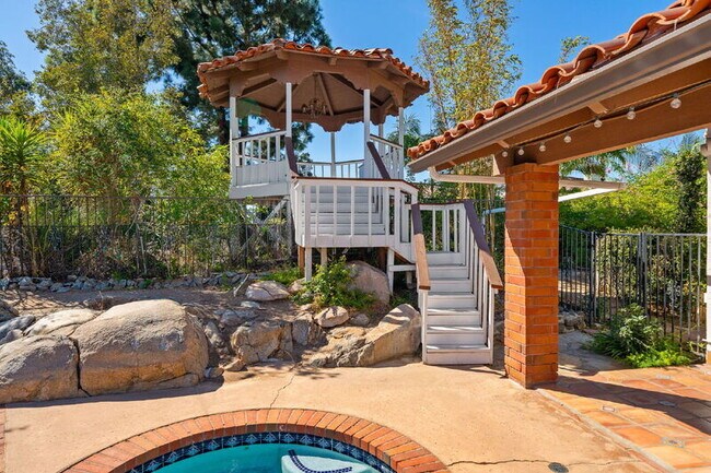 Building Photo - 18714 Bernardo Trails Dr