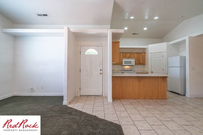 Building Photo - 2 Bedroom and 2 Bathroom Home near Quail C...