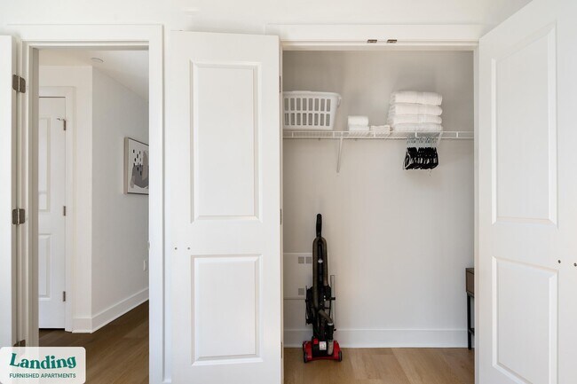 Building Photo - 933 McGee St