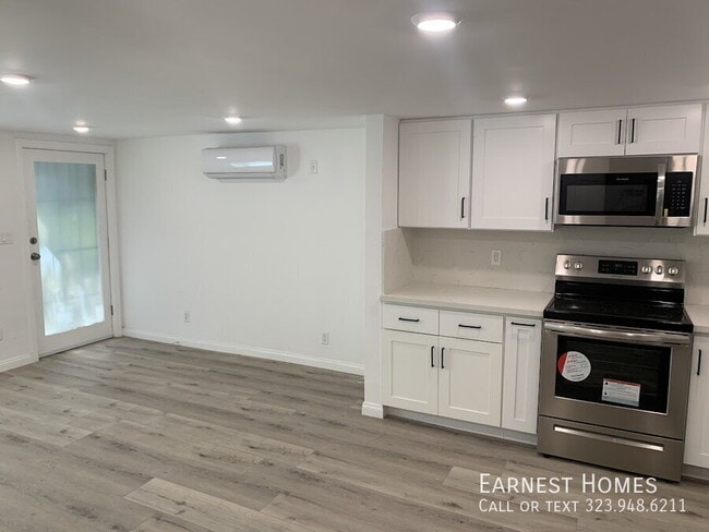 Building Photo - 1305 1/4 Waterloo Street-