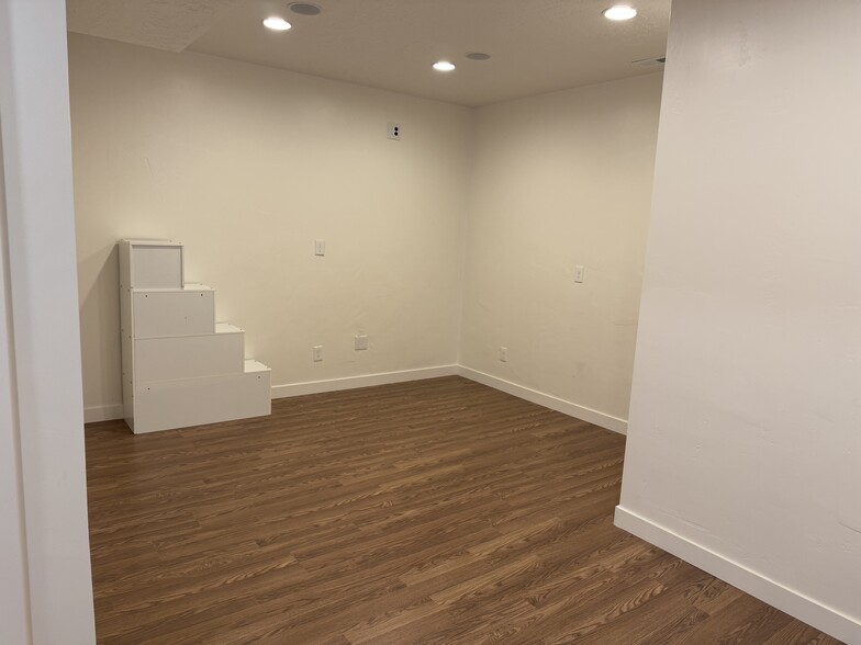 Building Photo - 1538 W 990 S