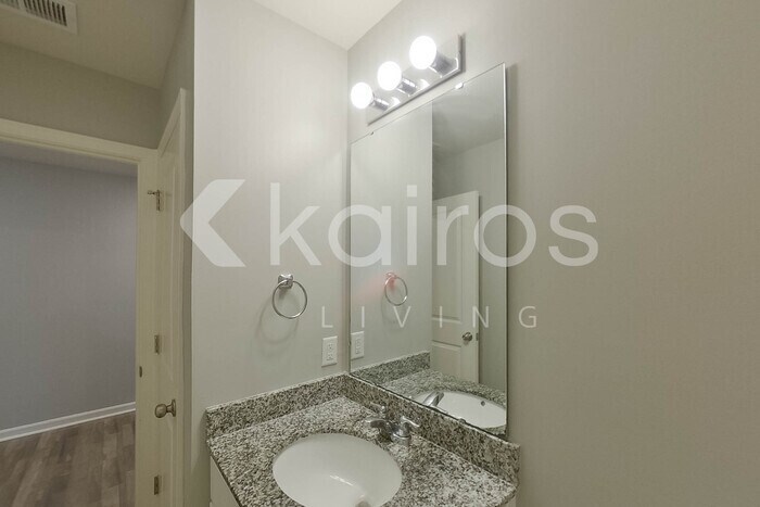 Building Photo - 2509 Upland Cir SE