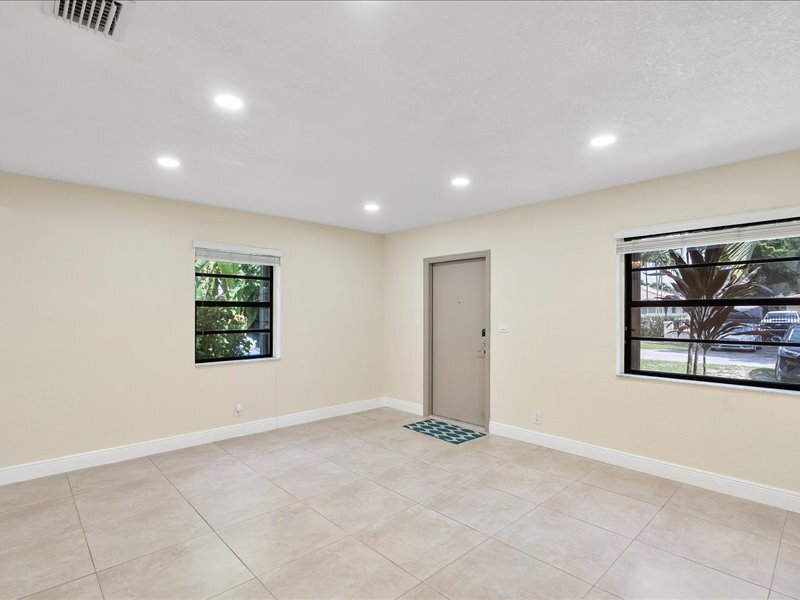 Living area - 6470 SW 38th St