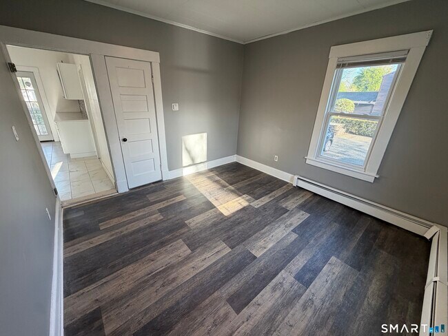 Building Photo - 402 Allen St