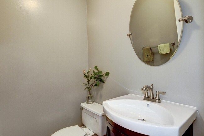 Building Photo - 13 Avalon Ct