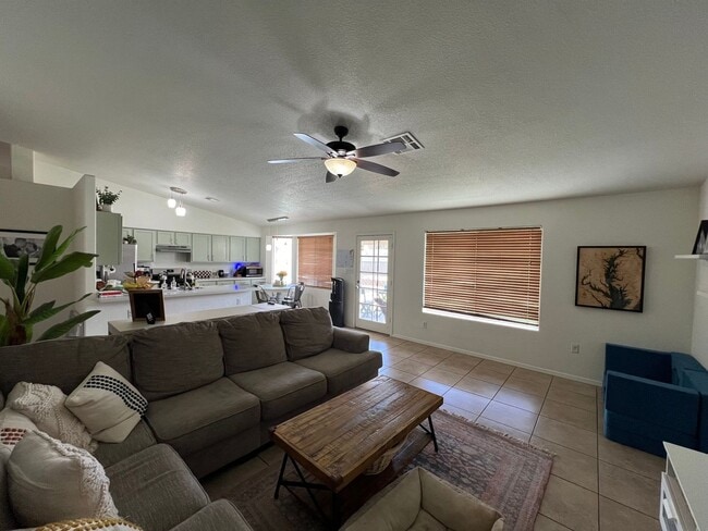 Building Photo - SOLAR & POOL HOME!