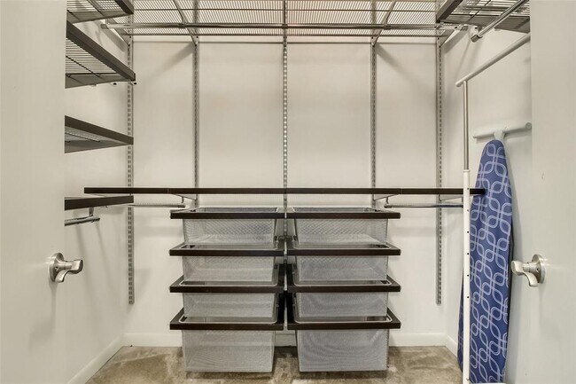 Building Photo - 54 Rainey St