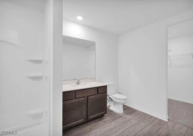 Building Photo - 242 Lisette St