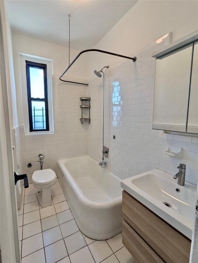 Building Photo - 37-20 83rd St